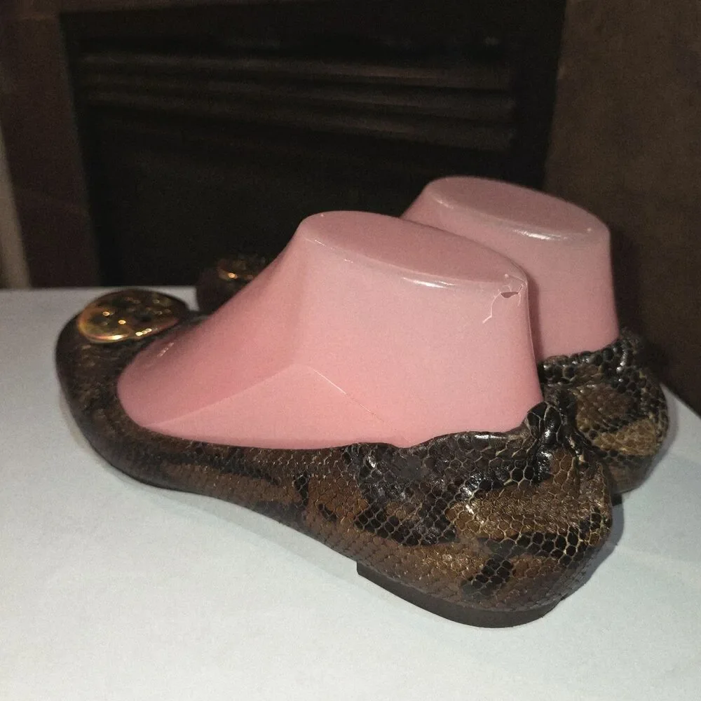 Tory Burch Sz 7.5 Reva Brown Faux Snake Gold Metal Logo Discs Boho Leather Flats